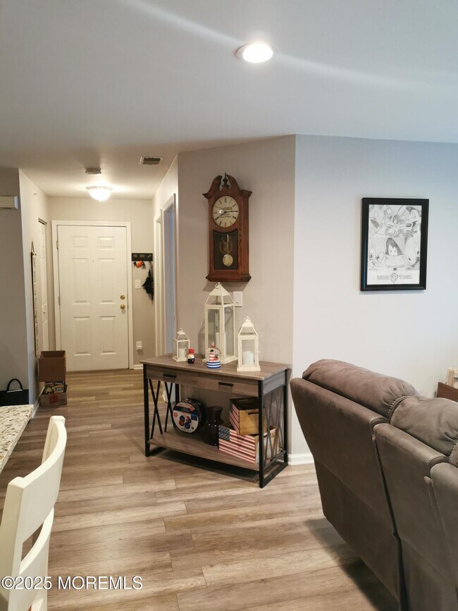 Building Photo - 1015 Wedgewood Cir
