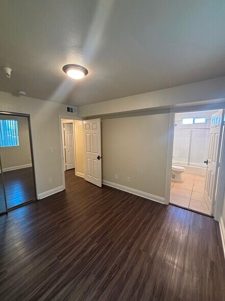 Building Photo - 539 W 93rd St