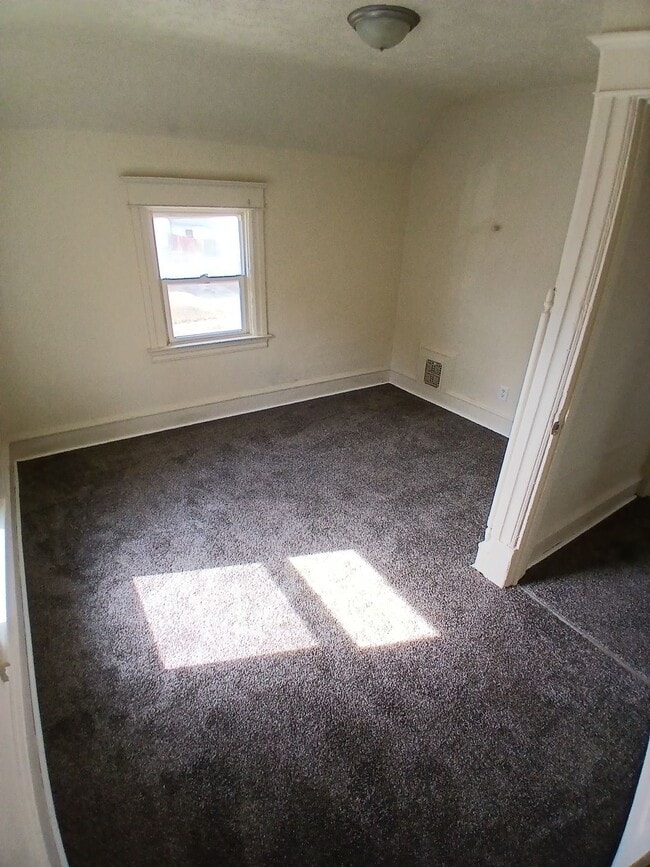 Building Photo - 231 Forest Ave