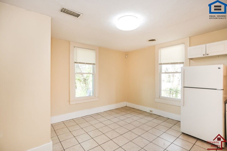 Building Photo - 515 Ben Hur Ave