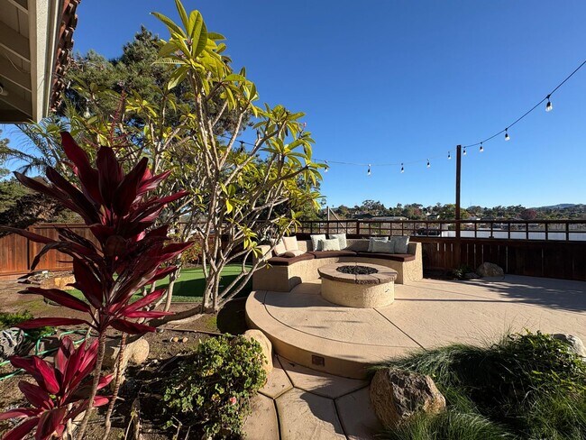 Building Photo - Beautiful 4B/3BA Home in Encinitas!