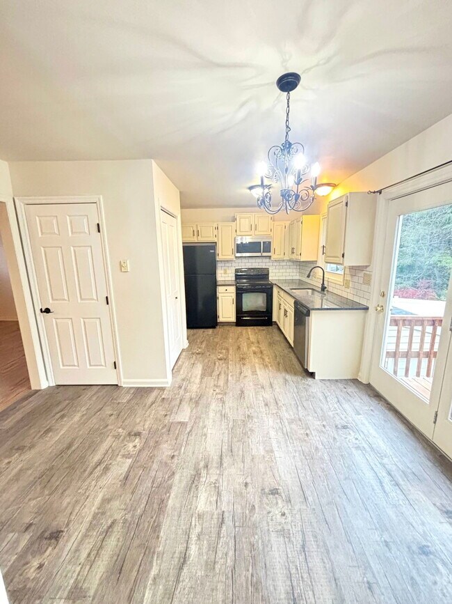 Building Photo - 4 Pheasant Ln