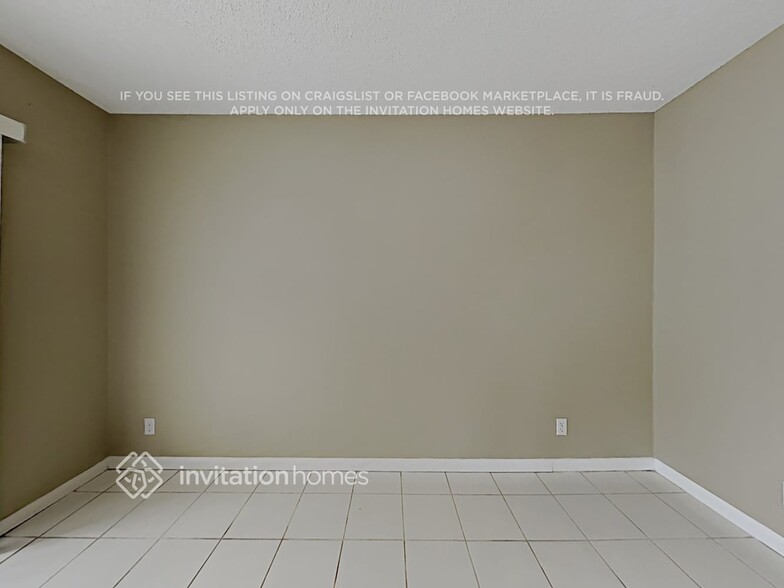 Building Photo - 10859 Buttonwood Lake Dr
