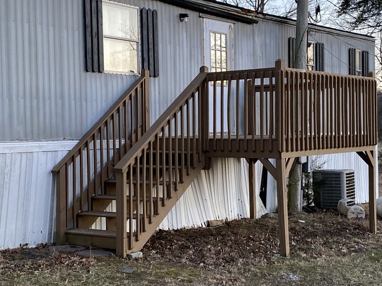 Back deck - 1359 Hyder Loop