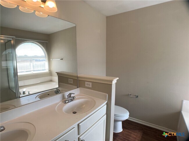 Building Photo - 2614 Dove Crossing Dr