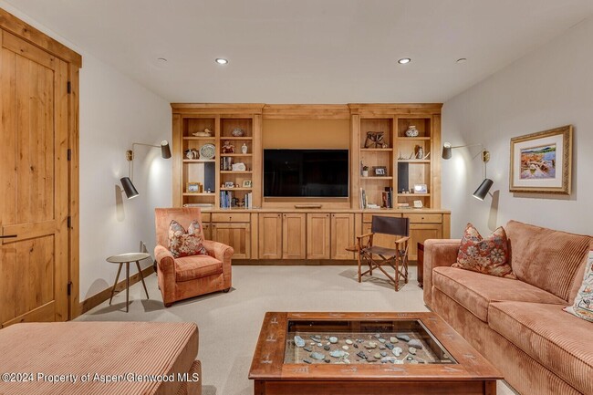 Building Photo - 138 Club Lodge Drive Unit B