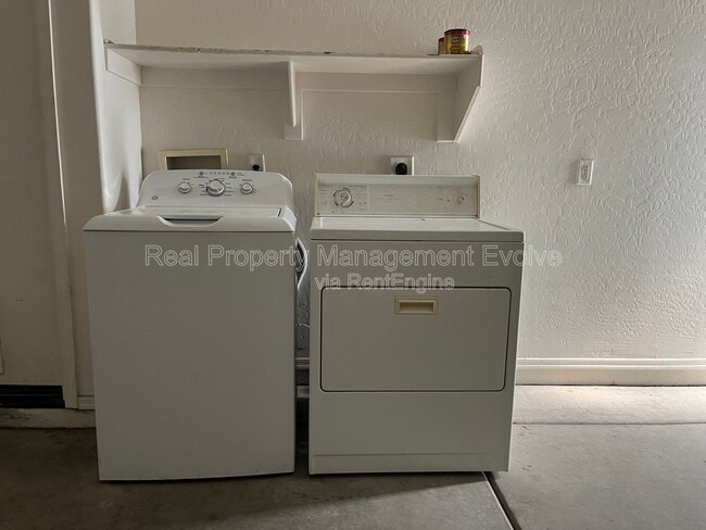 Building Photo - 13444 W Rhine Ln