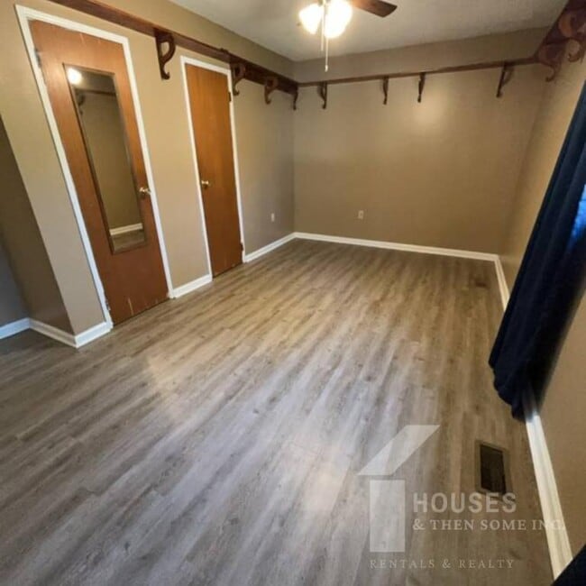 Building Photo - 113 Susan Ave