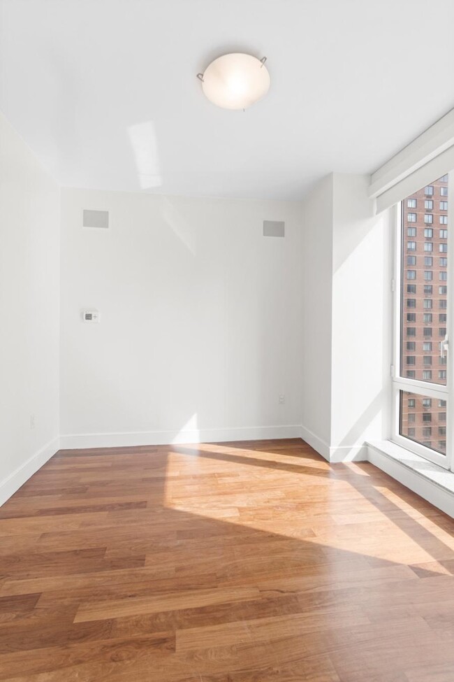 Building Photo - 2 bedroom in New York NY 10022