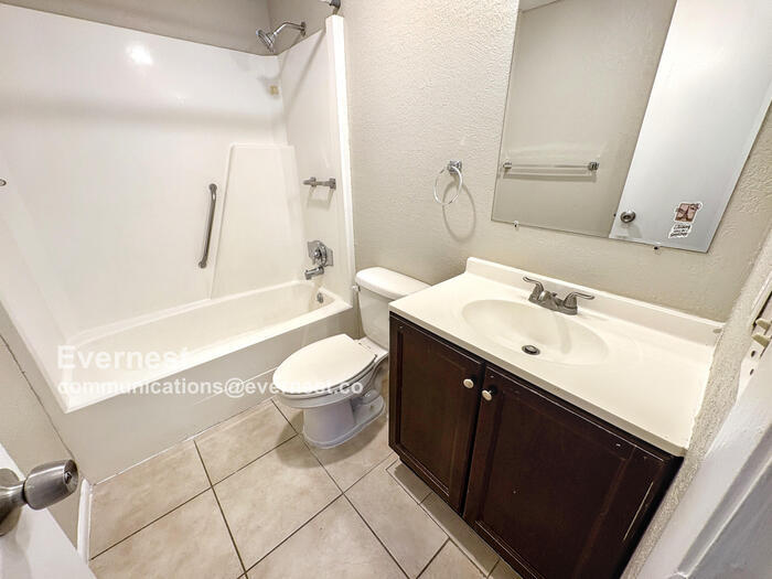 Building Photo - 16005 Ranchita Ct