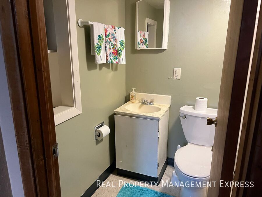 Building Photo - 3 Bedroom 2 Bathroom Home for Rent