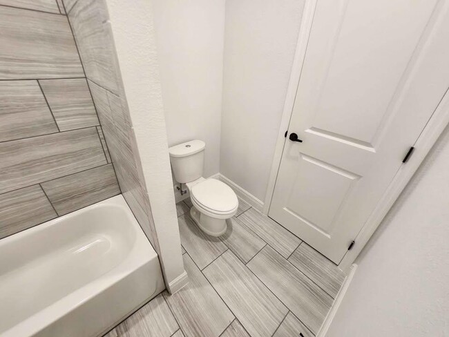 Building Photo - 913 Grand Wildmere Cove