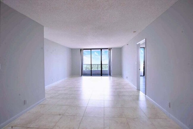 Building Photo - 3300 NE 192 St