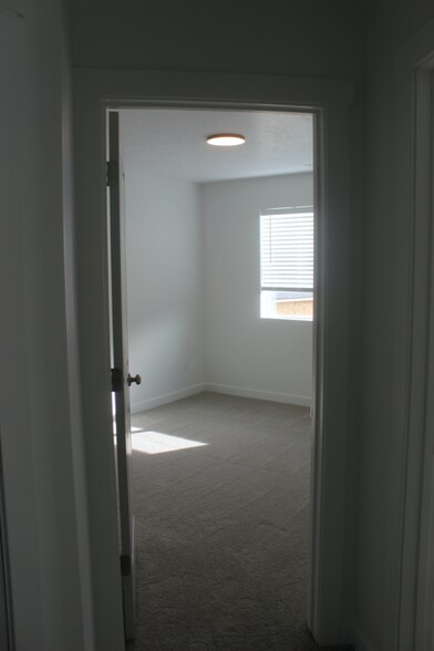 Building Photo - 98 E 1760 N