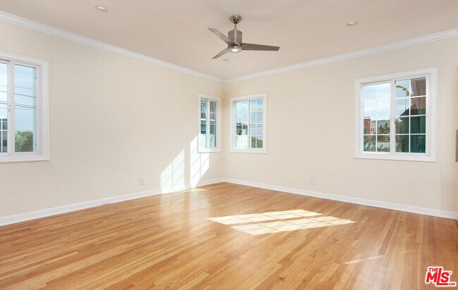 Building Photo - 422 Smithwood Dr