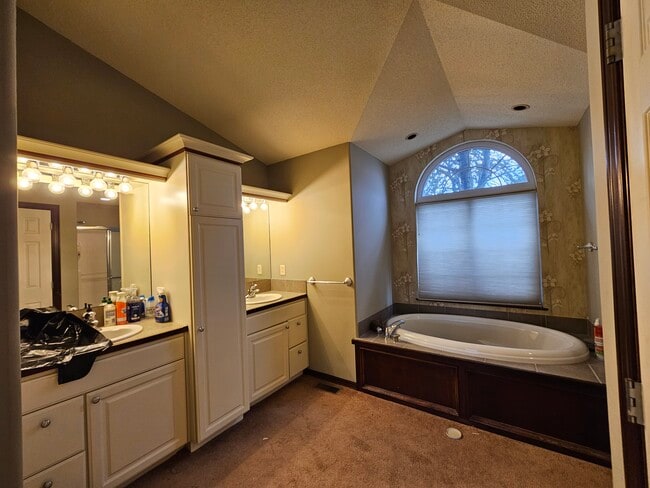 Building Photo - 373 S Grand Mere Ct