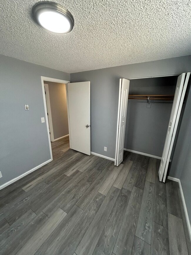 Building Photo - 24783 Parkside Dr