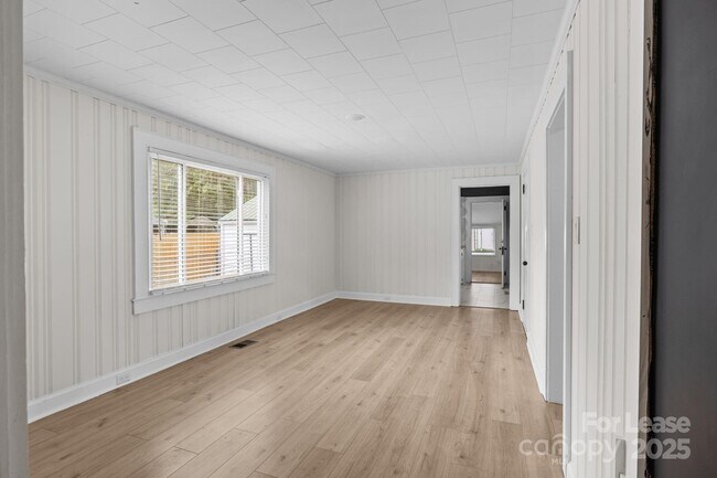 Building Photo - 765 N Church St