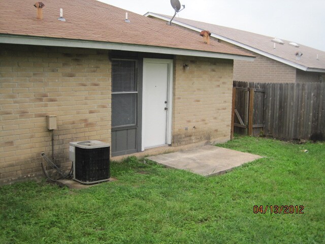 Building Photo - 5515 Lochmoor