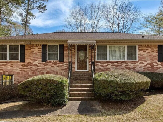 Building Photo - 425 Plantation Rd SW