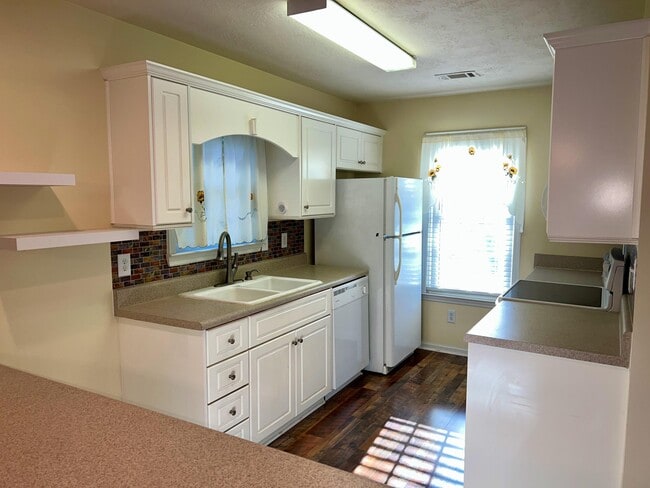 Building Photo - 111 Bennington Ln