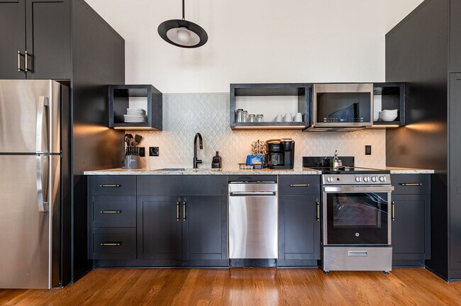 Building Photo - 1011 Canal St