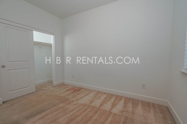 Building Photo - Hansen Village: Spacious 4-Bed Two Story H...