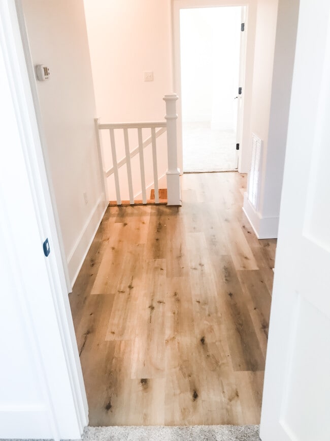 Building Photo - 764 E 2nd St