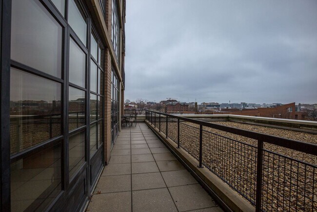 Building Photo - Luxurious Fully Furnished 2BR in the Heart of Mount Vernon Triangle!