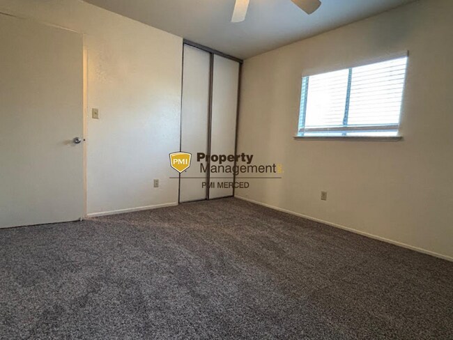 Building Photo - 2 Bedroom House Available Now for $1800!