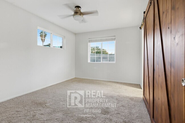 Building Photo - 1901 N 48th Pl