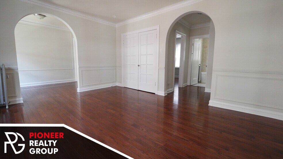 Building Photo - 546 W Surf St