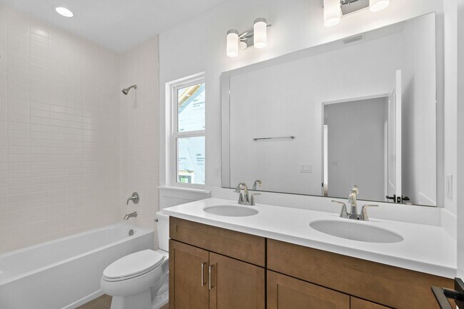 Building Photo - Preserve Views!