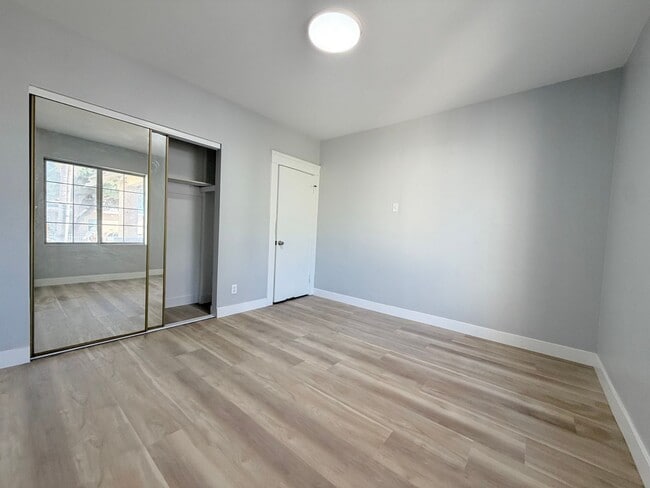 Building Photo - Huge 3 bedroom 2 bathroom for lease