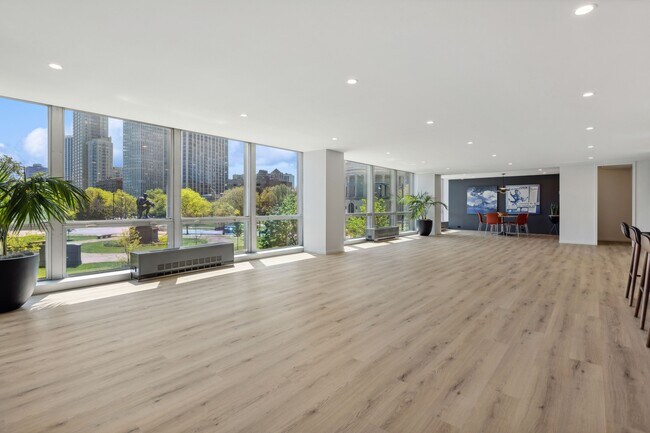 Building Photo - 330 W Diversey Pkwy