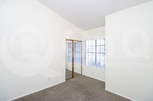 Building Photo - 10879 E Kalil Dr