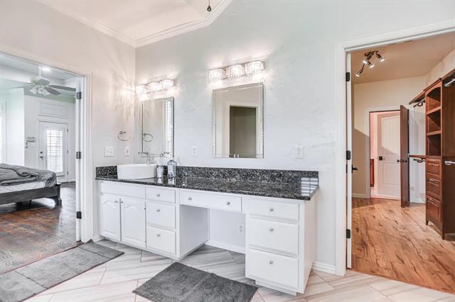 Building Photo - 2045 Weston Rd