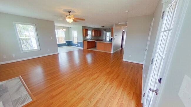 Building Photo - 622 Thorncliff Dr