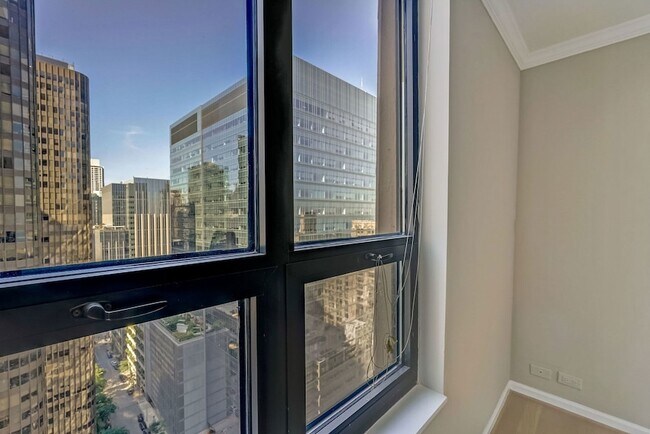 Building Photo - 401 E Ontario St