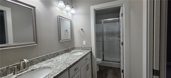 Building Photo - 902 Sugar Lf St