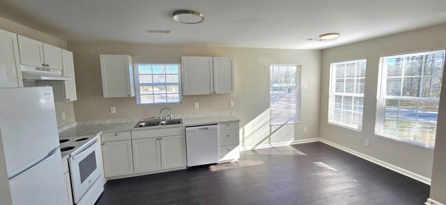 Building Photo - 707 Inspire Ave