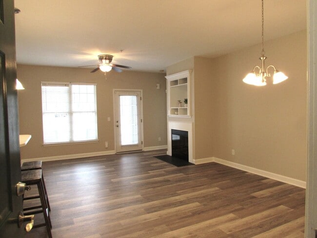 Building Photo - 10125 Westmoreland Rd