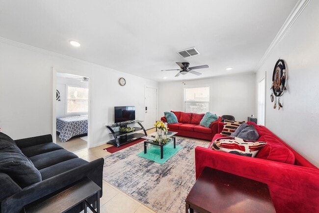 Building Photo - 8041 Howard Dr