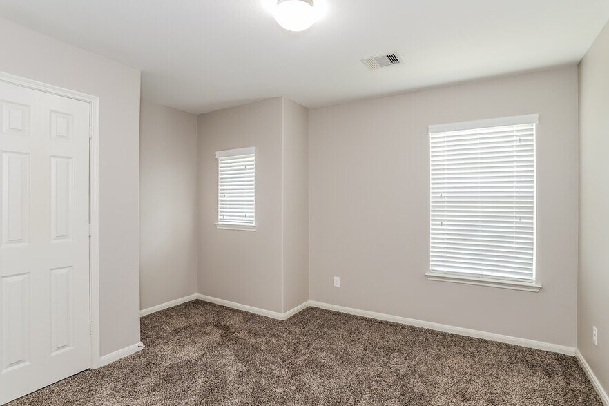 Building Photo - 21819 Octavia Way