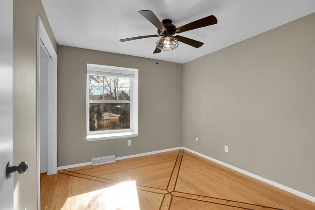 Building Photo - $2,795.00 - $300 OFF First Months' Rent - 5 Bedrooms, 2 Bathrooms, Single Family Home in Broomfie...