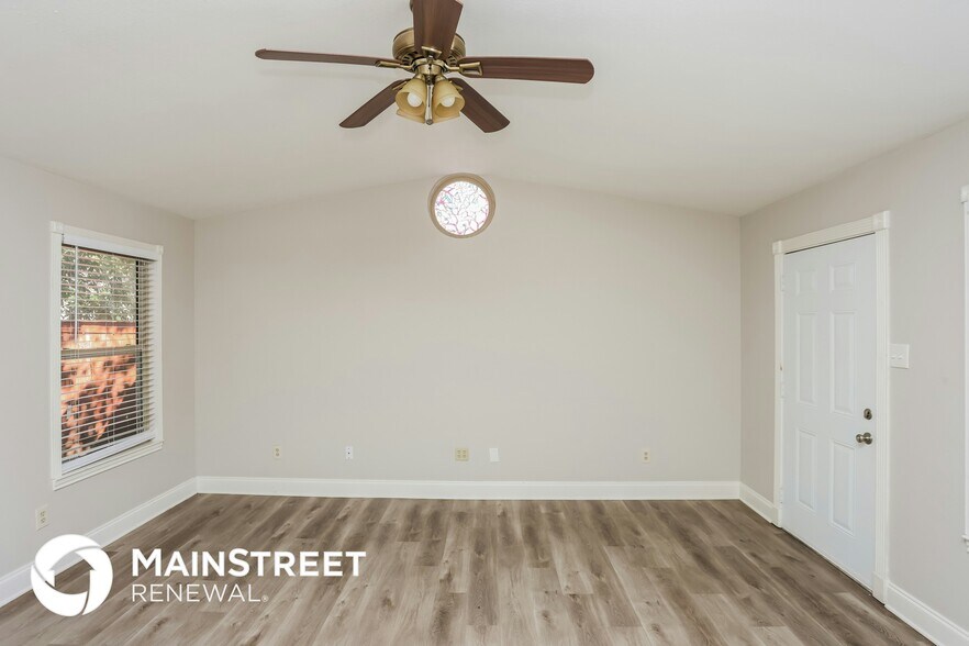 Building Photo - 7520 Mayfair Cir