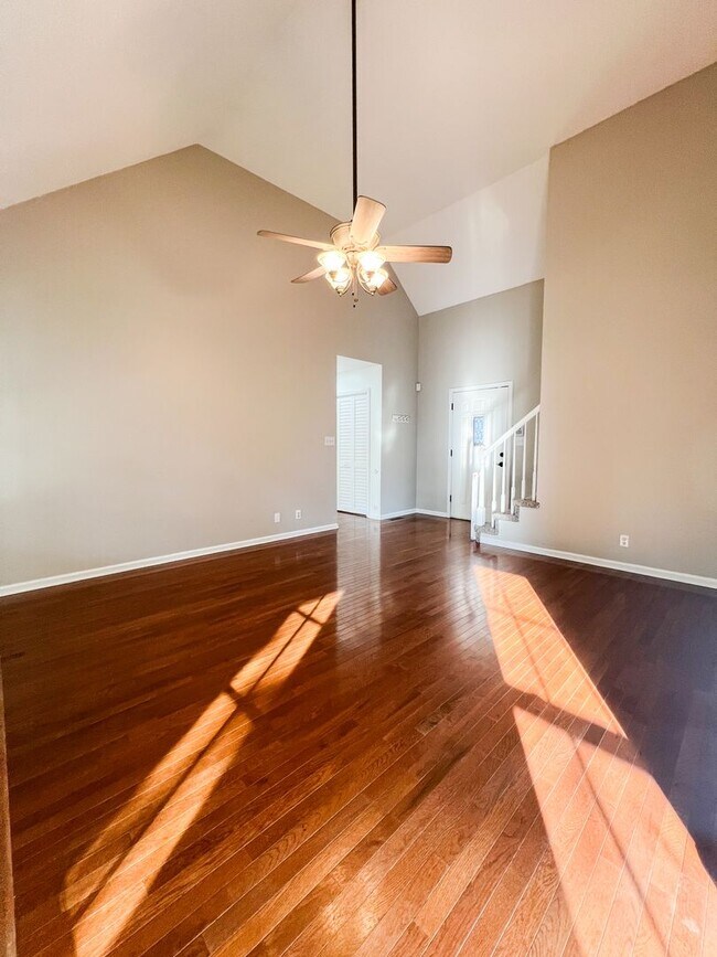 Building Photo - Beautiful Single-Family Home! Bonus Room, ...