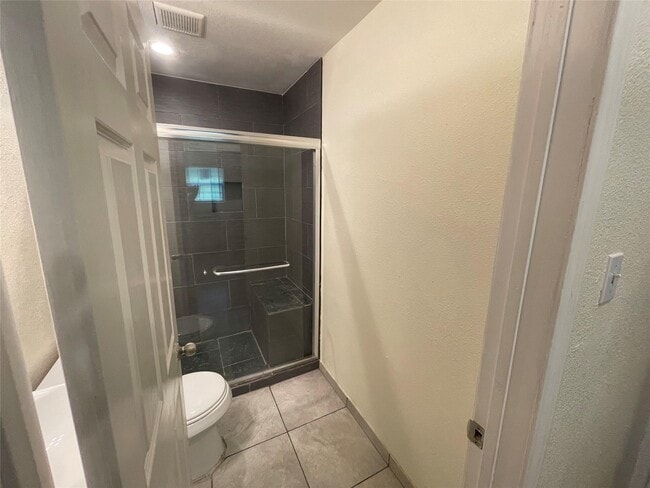 Building Photo - 3942 King St