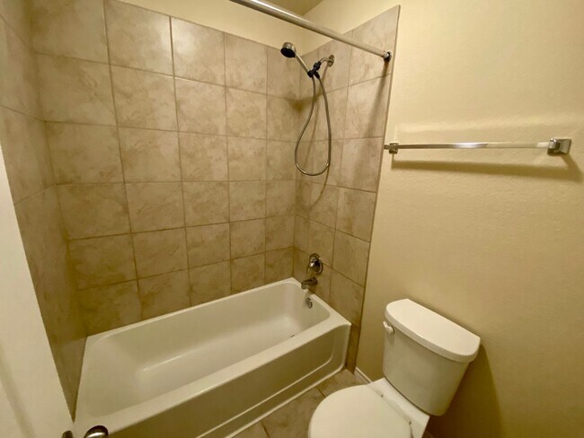 Building Photo - *Move-In Special* Spacious 4 Bedroom/Loft Area ~ Convenient to JBSA Randolph AFB or JBSA Lackland...