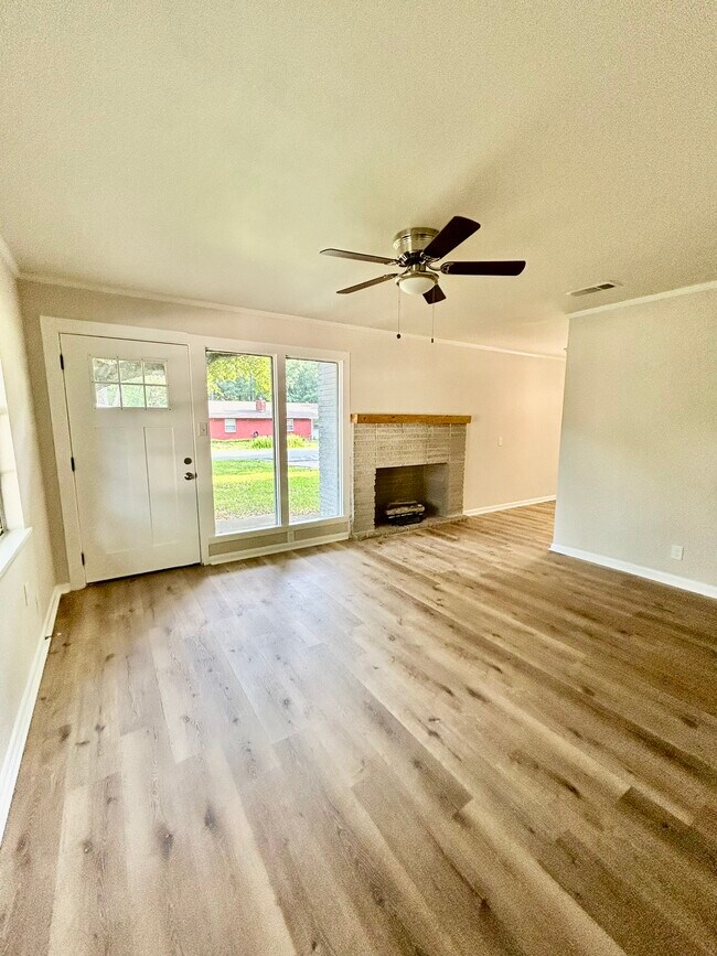 Building Photo - 202 Carter Dr